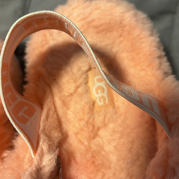 Size 7 1/2 UGG platform slippers - Picture 2 of 10